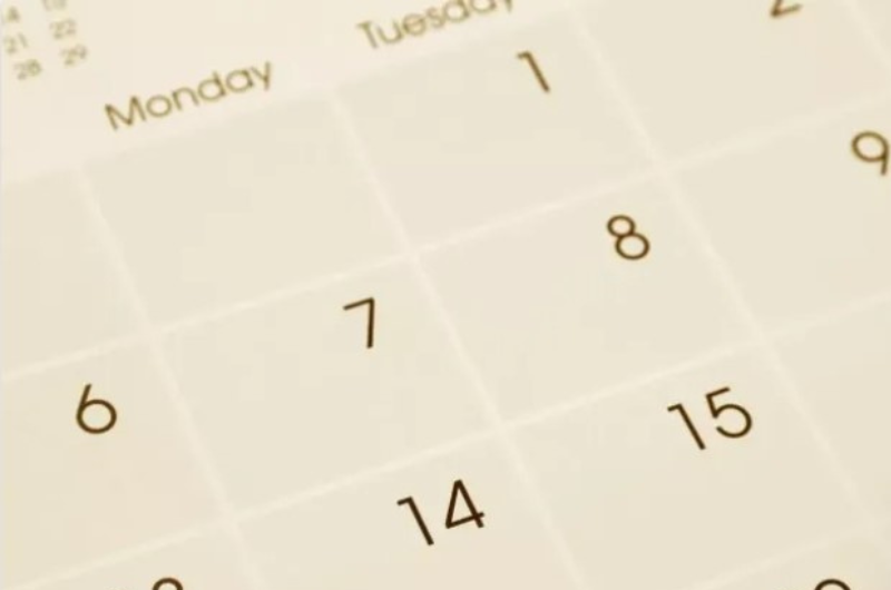 Definition of Weekdays amd Holidays of 2026 for Dining